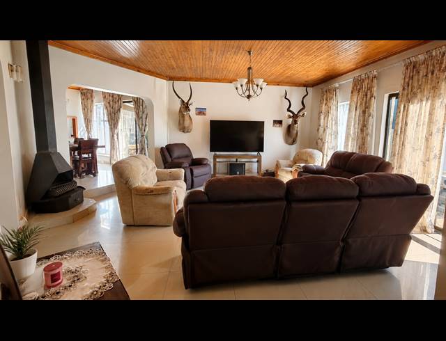 4 BEDROOM HOUSE FOR SALE IN BENDOR